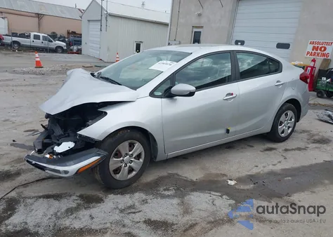 2018 Kia Forte Lx z USA, uszkodzony, nr VIN 3KPFK4A73JE243592